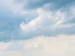 春の空の印象的な雲アップ51