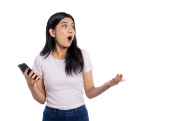 Surprised young Asian woman holding smartphone and looking shocked with open mouth, reacting to unexpected news, isolated on transparent background