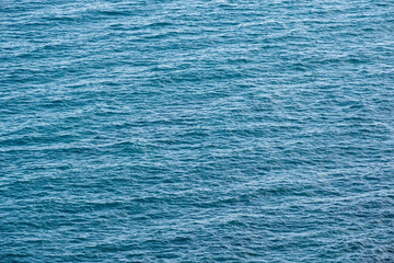 Fototapeta premium Serene ocean waves in crisp blue aesthetic capturing nature's tranquility and calmness