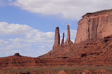 Die Felsen Three Sister im Monument Valley