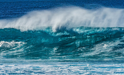 Naklejka premium Colorful Large Wave Banzai Pipeline North Shore Oahu Hawaii