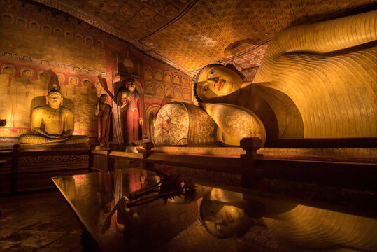  Sculptures inside a Buddhist temple on the mountain of Dambulla, Sri Lanka.