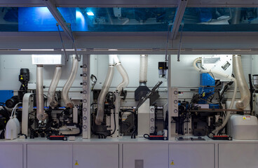 Automated processing machine with connected flexible tubes