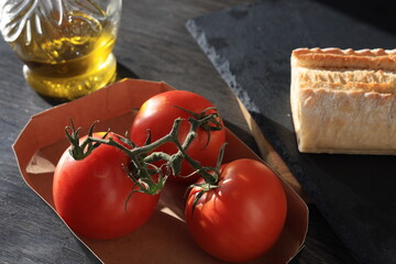 vine tomato and olive oil
