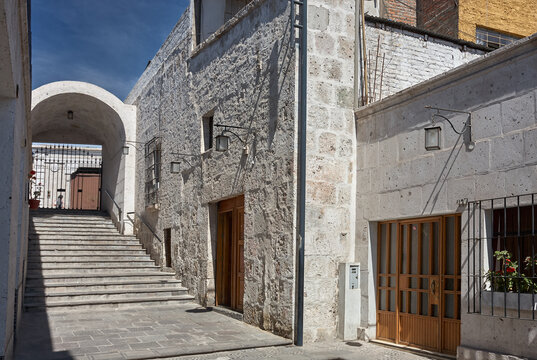 Arequipa hidden streets, colonial facades, and the timeless beauty of sillar stone whisper stories of the past. A secret corner of the White City waiting to be discovered