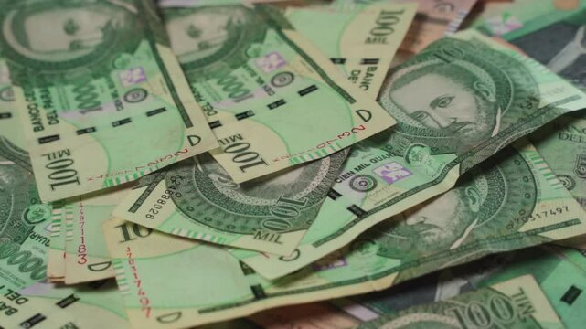 Close-up of Paraguayan Guaran&iacute; bills