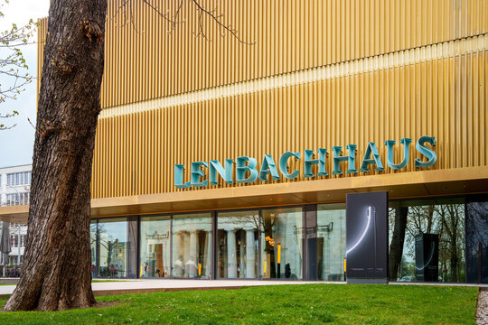 Municipal Gallery in the Lenbachhaus and Kunstbau Munich
