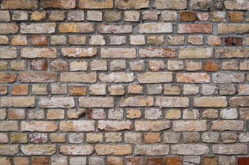 Obraz premium The photo shows a close-up of a brick wall made of old bricks