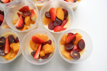 Jelly custard pudding with fresh fruits.