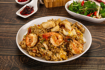 Vietnamese fried rice with prawn and squid Kom Ran