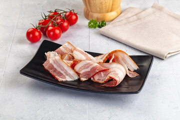 Raw pork tenferloin with bacon