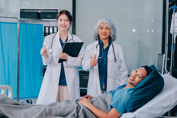 Obraz premium Nurse giving assistance to senior patient with disease in bed. Medical assistant and doctor doing healthcare checkup for pensioner with oxygen tube and IV drip bag in hospital ward.