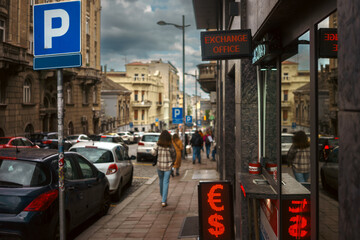 Naklejka premium Currency exchange in a shop on the street