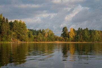 Obraz premium Lake Ladoga near the village Lumivaara on a sunny autumn day, Ladoga skerries, Lakhdenpokhya, Republic of Karelia, Russia