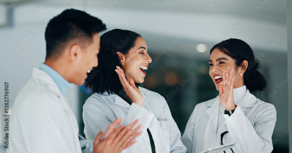 Aufkleber high five, collaboration and scientists in laboratory with medical project, discovery and study. hap