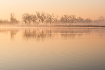 Wschód słońca nad stawem Błaskowiec w Czechowicach Dziedzicach.
