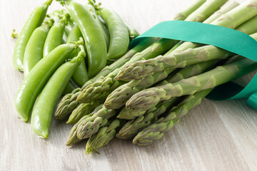 美味しいアスパラとスナップエンドウ