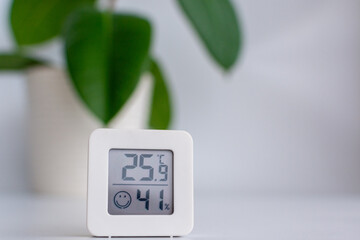 device for measuring moisture and air temperature