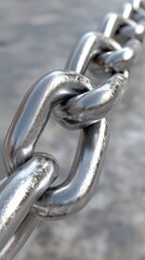 Naklejka premium Close-up of metallic chain links showcasing shiny texture and intricate details