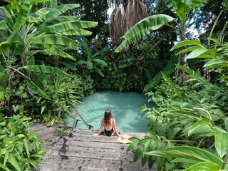 mulher no feverdouro do rio do sono, jalapão, tocantins 