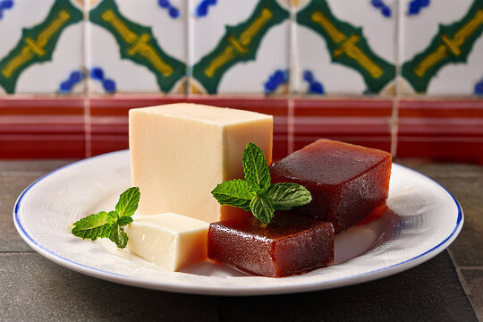 Romeu e Julieta en Fuente de Porcelana - Queso con Dulce de Guayaba