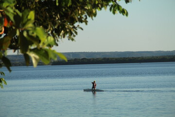 barco no rio tocantins no fim de tarde em porto nacional, tocantins 