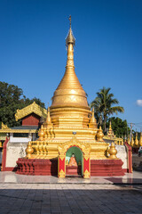 Stupa dans l'enceinte de la pagode Bawgyo &agrave; Hsipaw