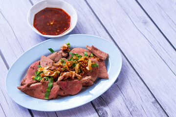 Boiled pork liver with soup.
