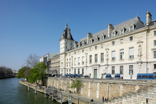 Paris, France. Europe  Along the banks of the River Seine. Facing the right bank.