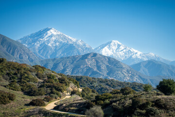 Fototapeta premium snow capped mountains and trail