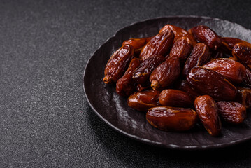 Dried tropical date fruit as an ingredient for fresh organic diet food