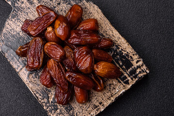 Dried tropical date fruit as an ingredient for fresh organic diet food