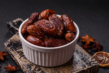 Dried tropical date fruit as an ingredient for fresh organic diet food
