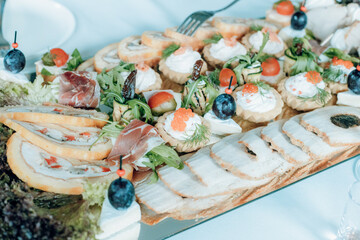 Close-up of rustic finger food at event – savory snacks served at a country-style celebration, perfect for casual gatherings