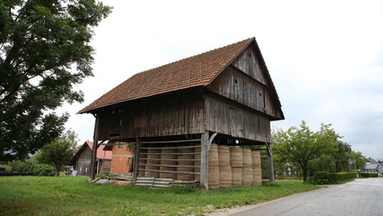 Granero, Postoina, Eslovania