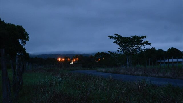 lapso de tiempo anochecer en Panam&aacute; Veraguas monta&ntilde;as de Calobre Chitra  