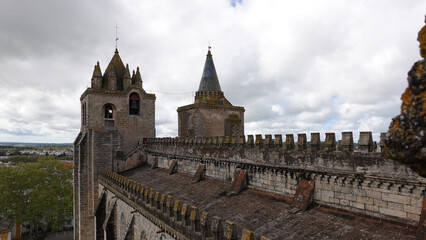 Tejado de la Catedral Bas&iacute;lica de Nuestra Se&ntilde;ora de la Asunci&oacute;n, &Eacute;vora, Portugal