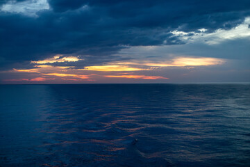 Obraz premium Sunset over Atlantic Ocean