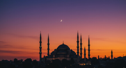 Fototapeta premium Silhouette Of Istanbul Mosque Against A Twilight Sky With A Crescent Moon Cinematic 30 