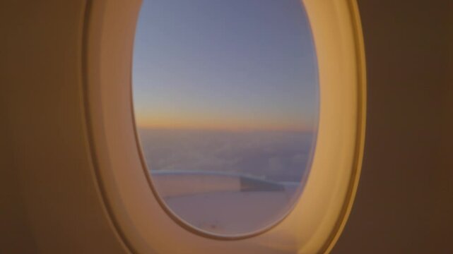 飛行機の窓」の写真素材 | 411,971件の無料イラスト画像 | Adobe Stock