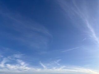 Obraz premium clear blue sky with pure white clouds. The sky was very clear and clouds were scattered everywhere