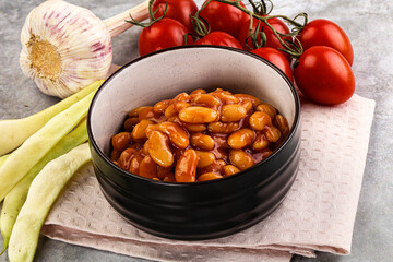 White baked bean in tomato sauce