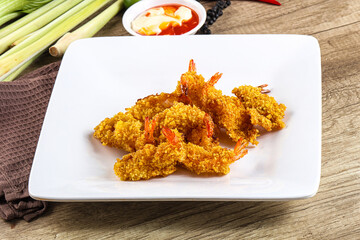 Golden deep prawn tempura wuth sauce