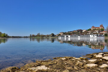 Obraz premium Blick von der Ile du Rhin auf Breisach