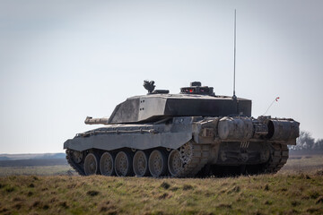 Fototapeta premium Challenger 2 tank or FV4034 main battle tank on exercise on Salisbury plain, Image shows the tank stationary on the open plain
