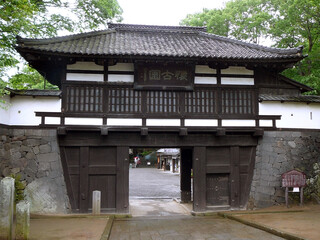 日本：小諸城址懐古園／雨に濡れる三の門【日本100名城】長野県小諸市