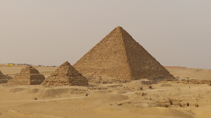 pyramids of giza