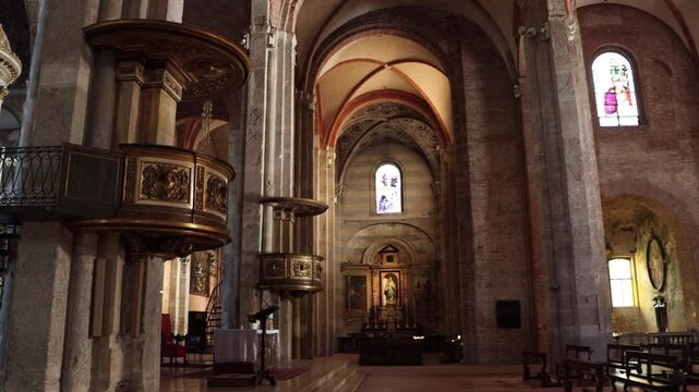 En el confesionario el amor De Dios se hace presente, en la cuaresma como tiempo de reflexi&oacute;n y arrepentimiento.
