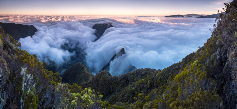 Panorama Sea ​​of ​​clouds - La R&eacute;union