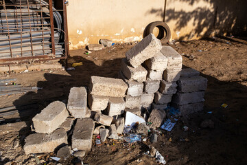 scène urbaine d'une rue dans un. quartier populaire de la ville de Dakar au Sénégal en Afrique © Pierre Laborde 